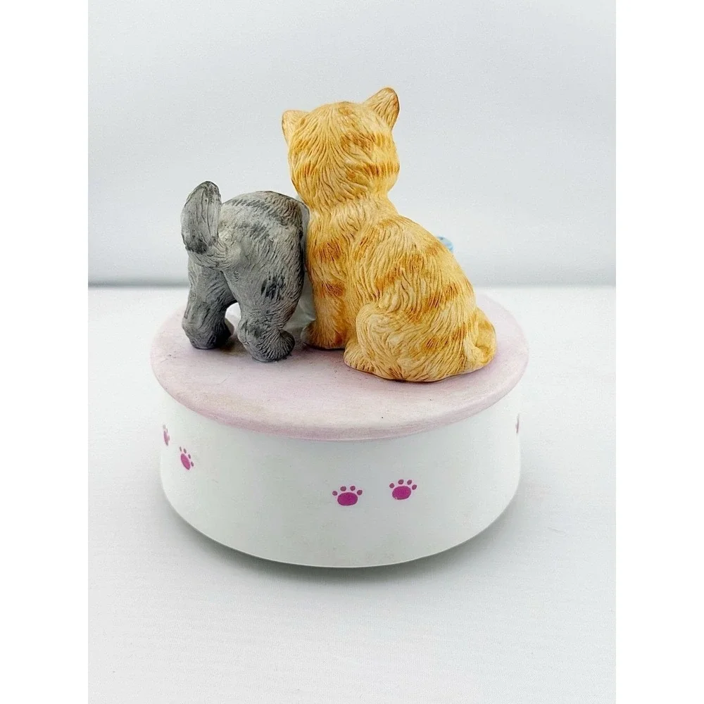 Vintage 1990's cats music box. Plays song a few of my favorite things.